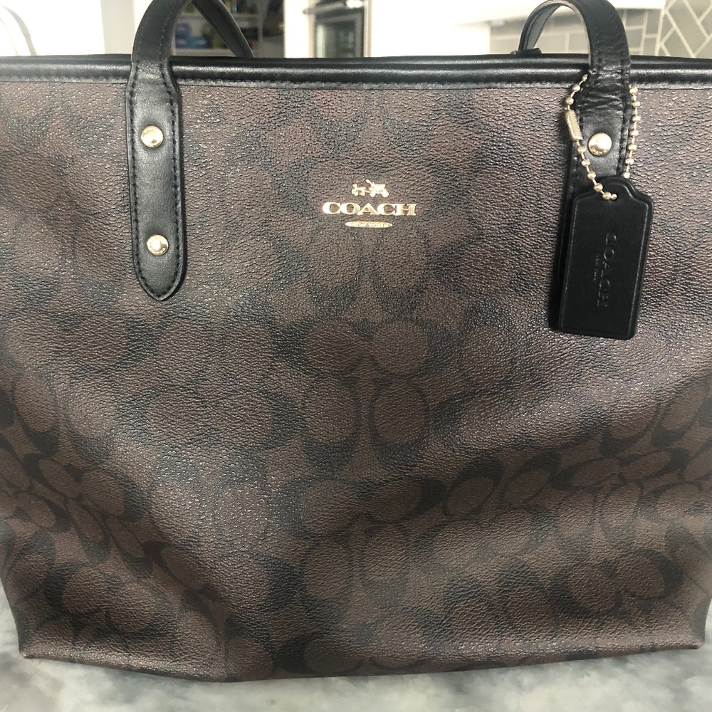 Authenticate Coach F58292 Signature Brown Black City Zip Large Tote